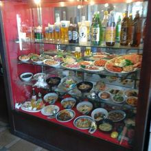 入って直ぐのショーケース