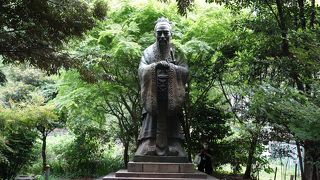 立派な孔子の像