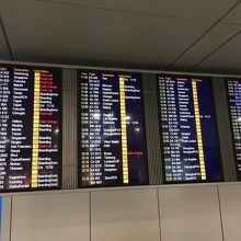 広いので搭乗口をしっかり確認してください。