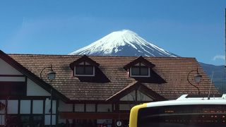 富士五湖への玄関口の駅です。