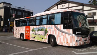 博多駅と福岡空港から直通です