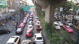 譲り合って通行