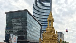 駅前のくちばしタワー