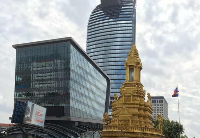 駅前のくちばしタワー