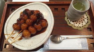 飲食スペースあります