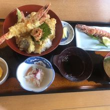 車えび天丼定食　車えびの天婦羅丸ごと頂きました
