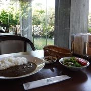 素晴らしい庭園を鑑賞しながら食事ができます