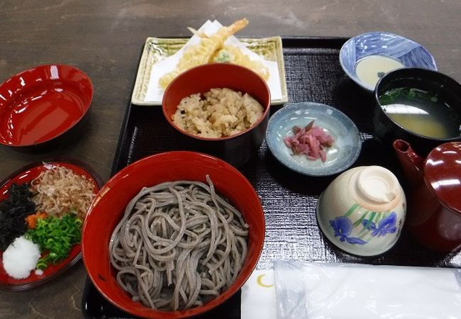 意外に美味しかったテーマパークのお蕎麦屋さん