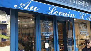 並んでました。