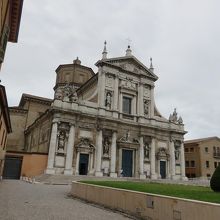 堂々とした教会です