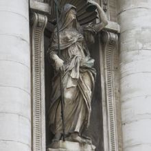 ファサードの彫像