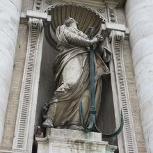 ファサードの彫像