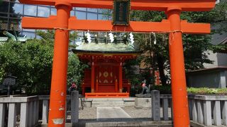 裏参道の近くにある稲荷神社