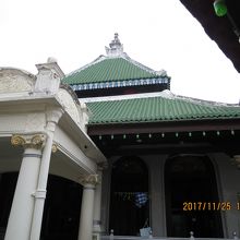 特徴的な三角屋根