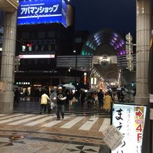 夜も人出はあったがどうも帰って行く人ばっかり。。。