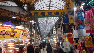 アーケードがある商店街