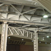 新石橋架道橋の基礎構造の様子です。塗装がしっかりしています。