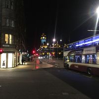 ホテルの前の通り