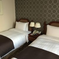 部屋のライトの一斉操作は枕元のボタン(一番右上)