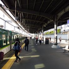 京阪宇治駅ホーム、広々してない？