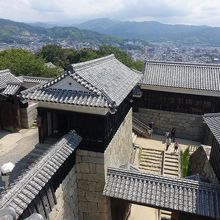 中央が三ノ門南櫓。