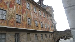 建物の壁に描かれた