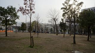 アリオ西新井に隣接