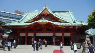 都内でも有名な神社のひとつ