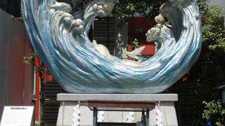 現代的でユニークな像