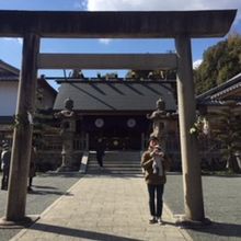 塩竈神社鳥居と拝殿