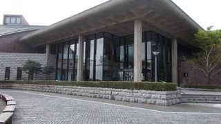 名護屋城址の近くに開館しました。