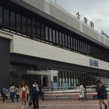 名刺を持って話しかけてくる外国人女性に注意です！詐欺集団です