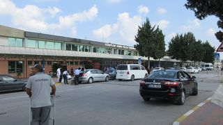 国際線も乗り入れているかなり大きな空港です