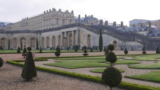 朝の散歩がおすすめです　ヴェルサイユ庭園