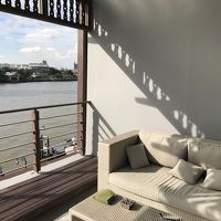 とにかくこのバルコニーが気持ち良いのです