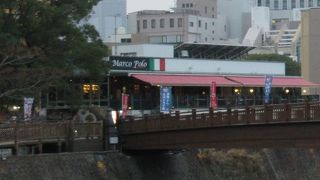 甲突川沿いのイタリアン。