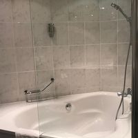 ピカピカにリノベーションされたバスタブ