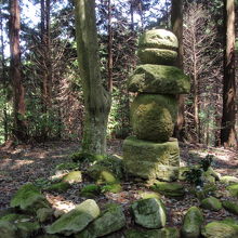 山部赤人の墓