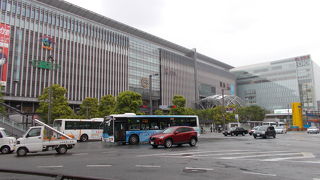 3つの会社が乗り入れている駅です。