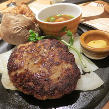 ハンバーグのことをこの店ではハンブルグステーキと呼びます