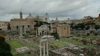 ローマで遺跡が見られるなんて。