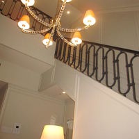 階段があるメゾネットルームは駅舎の高さがあるから実現