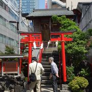 赤い鳥居が目立っていました