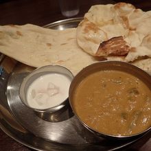 インド定食の一つ。野菜カレー。