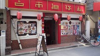 マイルたまります→用紙がない。カード使えます→昼はダメ。予約の電話に→日本語わからない。いろいろハラ立つ店だった