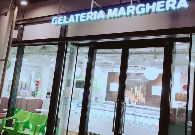 リピート中のジェラート店