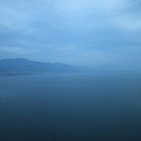 雨模様。雲が山に降りる様はそれはそれで幽玄だった