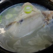 参鶏湯（サムゲタン）4種のほか、アワビのお粥や鶏料理も数種あり。