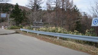 春遅き峠