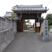 この寺は日蓮宗の寺院です。